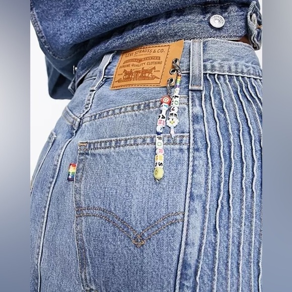 NWT LEVI'S PRIDE SKIRT Denim Front Slit Knee Length Y2K Vibes Women's Size Large - Picture 3 of 14